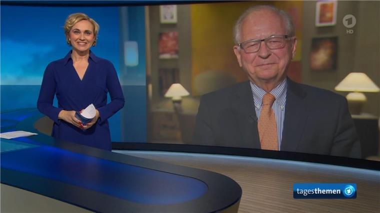 „Tagesthemen“-Moderatorin Caren Miosga zieht weiter Moderatorin Caren Miosga 2022 beim Interview mit Wolfgang Ischinger.