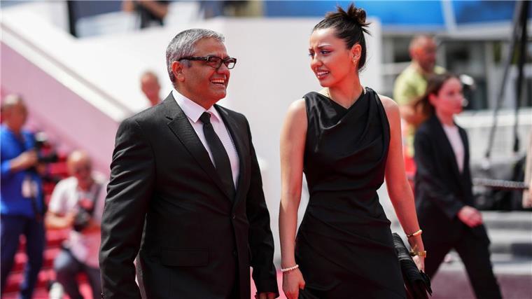 Geflohener Regisseur Mohammed Rassulof in Cannes Mohammed Rassulof stellt mit seiner Tochter Baran Rassulof seinen Film „The Seed of the Sacred Fig“ in Cannes vor.