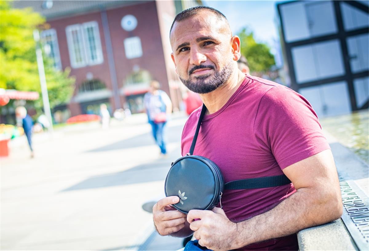 Mohammed Zaher, Cheftrainer des Weser-Boxrings, konnte Dank freundlicher Hilfe eines syrischen Flüchtlings seine verlorene Tasche wiederbekommen.