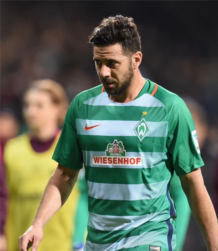 Werder im Glück: 2:0 gegen Darmstadt Momentan alles andere als in Bestform: Bremens Claudio Pizarro.