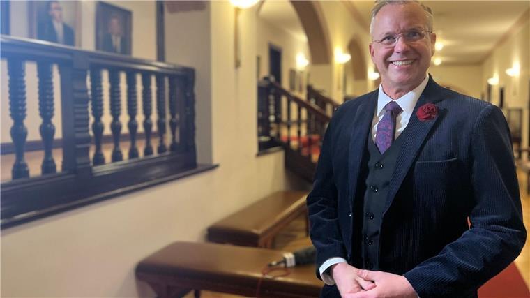 Monatelang hatte es Querelen um das Bürgermeisteramt im Rathaus in Westerland gegeben, am Sonntag ist Nikolas Häckel von den Sylterinnen und Syltern abgewählt worden.