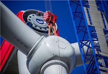 Montage einer Windenergieanlage: In diesem Jahr findet in Deutschland jedoch kein Ausbau von Wind auf See statt.