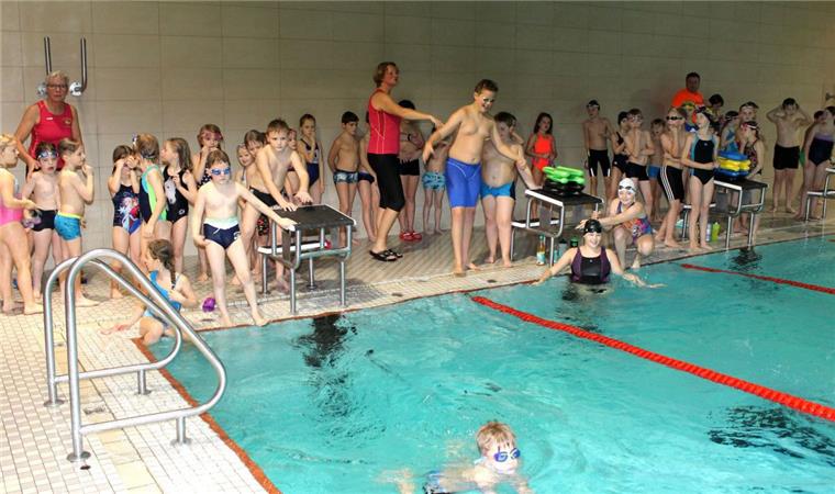 Hallenbad Zeven: TuS-Schwimmer haben Angst vor langer Schließung Montags herrscht Hochbetrieb im Hallenbad Zeven. Dann nutzen mehr als 100 Kinder und Jugendliche des TuS Zeven das Aquafit.