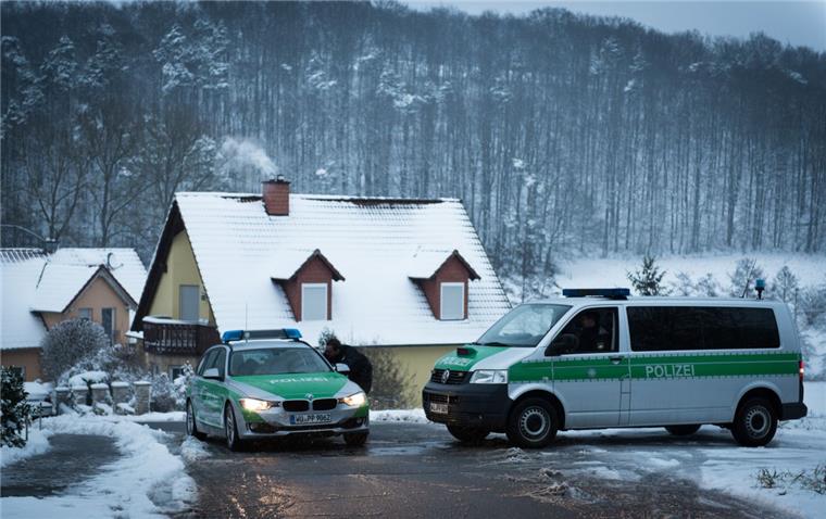 Mann nach Todesschuss auf Elfjährige festgenommen Mordverdacht: Anwohner nach Todesschuss auf Elfjährige festgenommen.