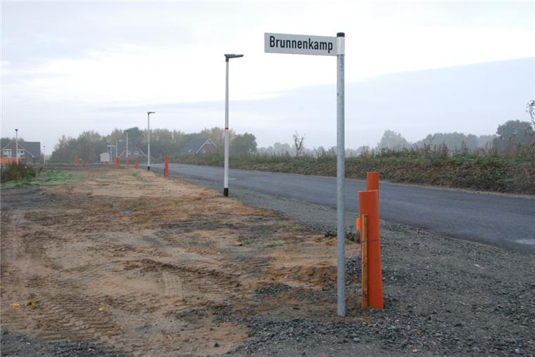 Baugrundstücke in Loxstedt gehen weg wie warme Semmeln Morgendämmerung am Brunnenkamp: Die Bauherren und -frauen können kommen, das Baugebiet in Loxstedt ist vorbereitet. Sogar die Laternen stehen schon an den Baustraßen.