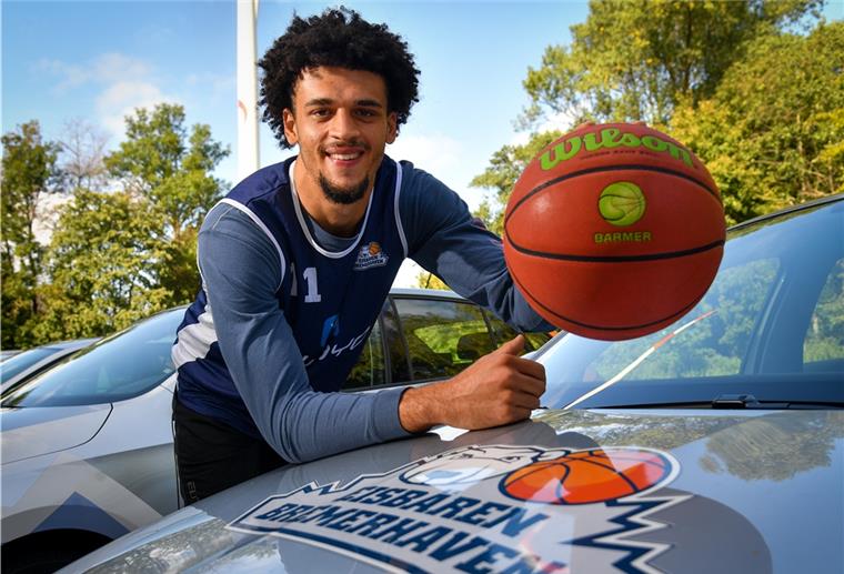 Eisbären-Spieler startet Petition gegen rassistische U-Bahnstation Moses Pölking, Center-Spieler bei den Eisbären Bremerhaven, hat eine Petition für die Umbenennung der Berliner U-Bahnstation „Onkel Toms Hütte“ gestartet.