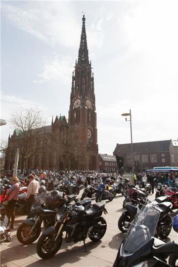 Motorrad-Meer in der Bremerhavener Innenstadt. Foto: Kai-Martin Ulrich