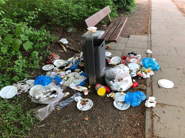 CDU in Bremerhaven ärgert sich über wildes Grillen und Müll in den Parks Müll in den Bremerhavener Parks sorgt immer wieder für Ärger.