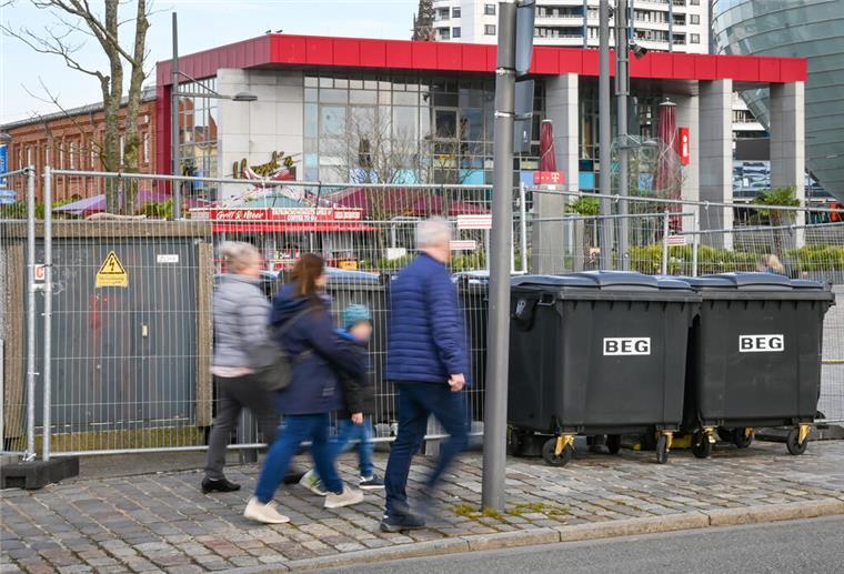 Mülltonnen und Bauzäume statt Schiffe und Flair.