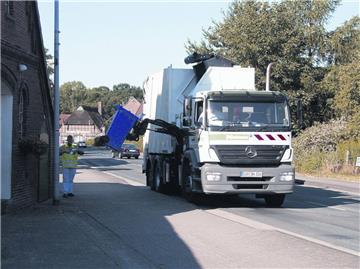 Müllwagen sollen in Niedersachsen künftig nicht mehr rückwärts fahren. 