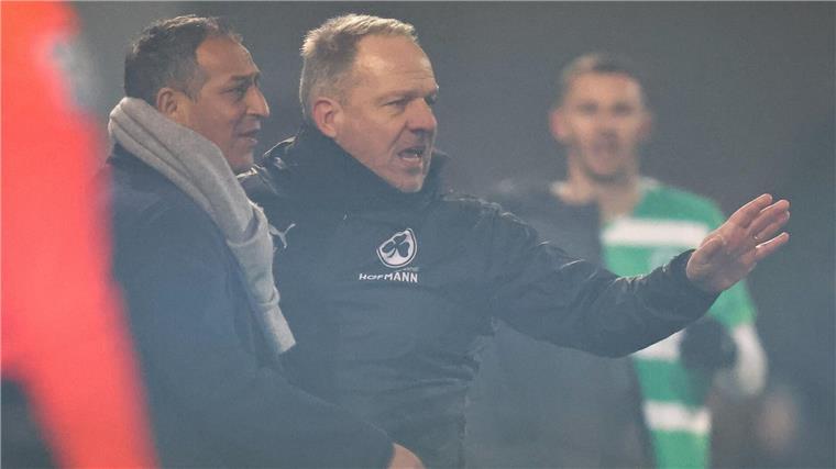 Fürth trennt sich von Trainer und Manager Müssen beide gehen: Manager Rachid Azzouzi (l) und Trainer Alexander Zorniger (r).