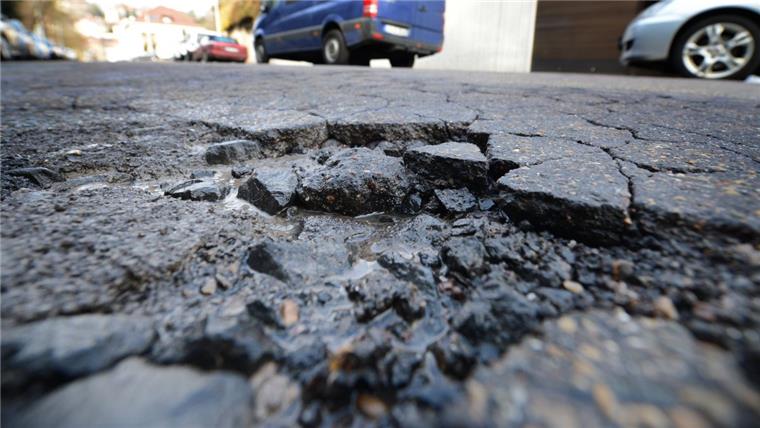 Brake: Politik hält an Straßenausbaubeitragssatzung fest Müssen Straßen saniert werden, kann das für Anlieger teuer werden. Die Straßenausbeitragssatzung ist vielerorts ein Thema, auch in Brake.
