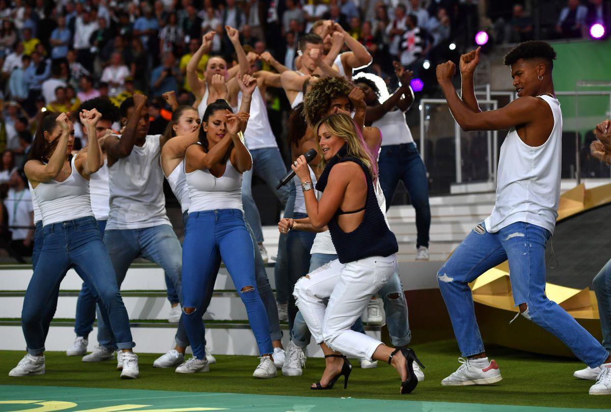 Musik und Sport passen wohl nicht zusammen: Beim Halbzeit-Auftritt von Helene Fischer beim DFB-Pokal-Finale in Berlin wurde die Sängerin  von vielen Fußballfans ausgepfiffen. 