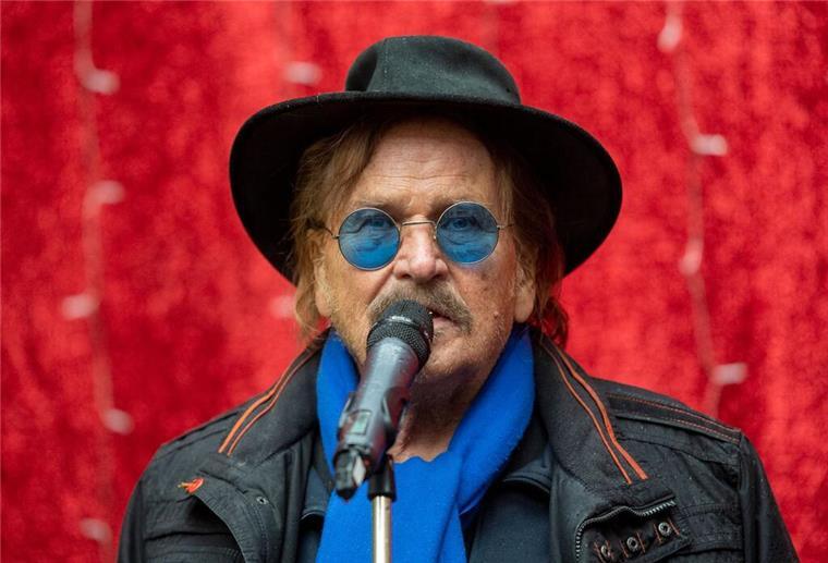 Frank Zander: Bier zum Anstoßen nach der OP Musiker Frank Zander wird in der Berliner Charité behandelt.