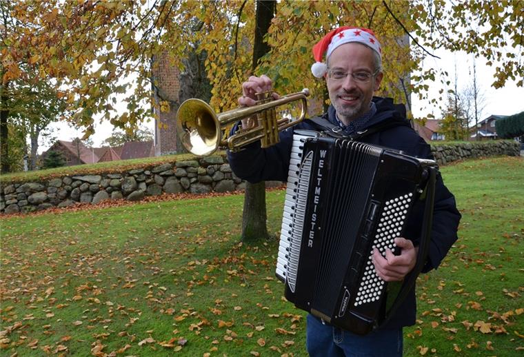 Musiker Jan-Hendrik Ehlers wird vom 1. bis 24. Dezember durch die Stadt Geestland touren – und den Menschen ganz persönliche Glücksmomente bescheren.