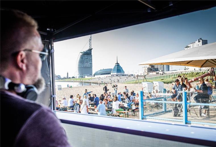 Bremerhaven: Zweite Soulfood Night im Weserstrandbad Musiker Rob Hardt will den Tänzern bei der zweiten Soulfood Night so richtig einheizen.