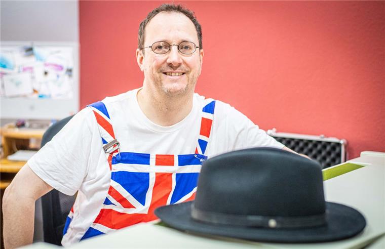 Bremerhavener Simon Bellett schreibt Anti-Brexit-Song Musiker Simon Bellett aus Bremerhaven
besitzt die doppelte Staatsbürgerschaft.