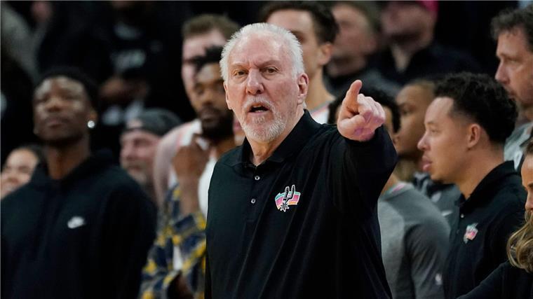 Zwischenfall im Restaurant: Sorgen um NBA-Trainer-Legende Musste bereits mit einem Schlaganfall kämpfen: Basketball-Trainer Gregg Popovich. (Archivbild)