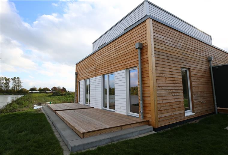 Ferienhäuser in Butjadingen: Gefragt trotz Corona-Krise Musterhaus im Nordsee-Ressort an den Pütten in Tossens von der Firma Helma Immobilien.