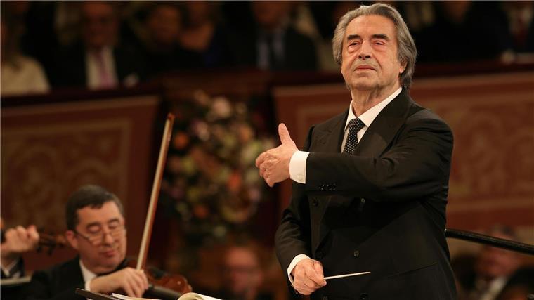 Neujahrskonzert als Verneigung vor „Walzerkönig“ Strauss Muti dirigiert das Neujahrskonzert zum siebten und letzten Mal. (Foto: Handout)