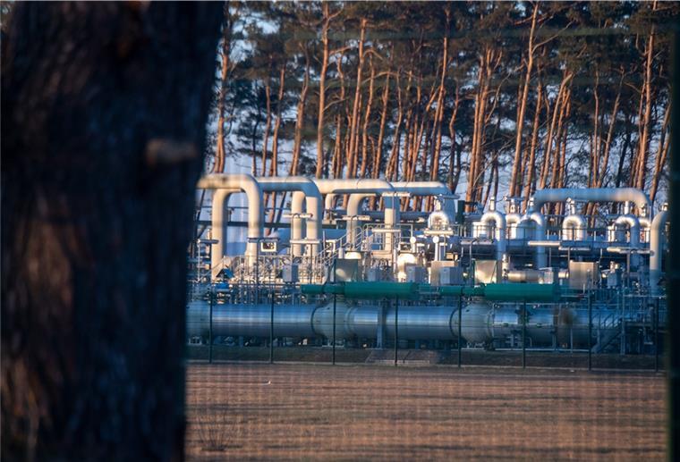 Russland droht mit Gas-Lieferstopp durch Nord Stream 1 Blick auf Rohrsysteme und Absperrvorrichtungen in der Gasempfangsstation der Ostseepipeline Nord Stream 1.