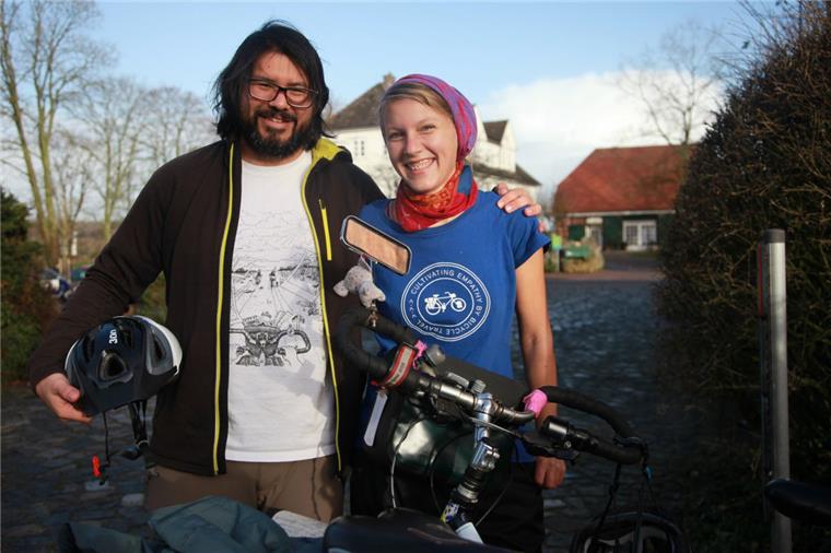 Beeindruckende Bilder: Beersterin ist fünf Jahre lang um die Welt geradelt Nach 5 Jahren Weltumradllung zurück in Bad Bederkesa: Beersterin Annika Wachter und ihr mexikanischer Mann Roberto Gallegos.
