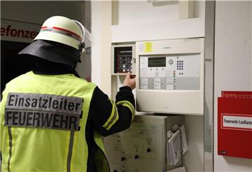 Nach Ankunft der Einsatzkräfte wurde die Einsatzstelle erkundet, die Wohnung gelüftet und die Brandmeldeanlage zurückgesetzt.