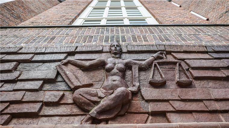 Chemnitz 2018: Weiterer Prozess gegen vier Männer Nach Ausschreitungen von Rechtsextremen im Spätsommer 2018 in Chemnitz müssen sich nun weitere vier Männer vor Gericht verantworten. (Symbolfoto)