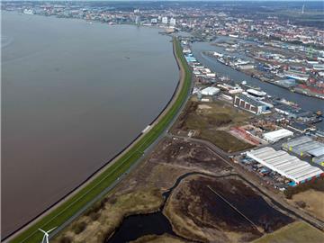 Hitzige Debatte: Nach dem Baustopp für das Offshore-Terminal folgte nun in der Bürgerschaft der politische Schlagabtausch. Die CDU warf den Grünen erneut vor, den Hafen mit Hilfe der Naturschützer zu hintertreiben.