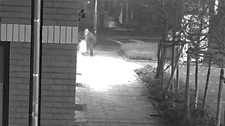 Nach Brandanschlag in Leherheide: Polizei gründet Ermittlungsgruppe Nach dem Brandanschlag auf das Revier Leherheide verstärkt die Polizei die Ermittlungen.