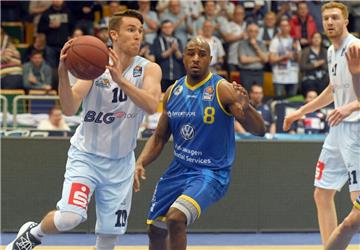 Nach dem Erfolg gegen Braunschweig wollen Jordan Hulls (links) und seine Mitspieler den nächsten Heimsieg holen. Am Sonntag geht es in der ÖVB-Arena in Bremen gegen den deutschen Meister Brose Bamberg.
