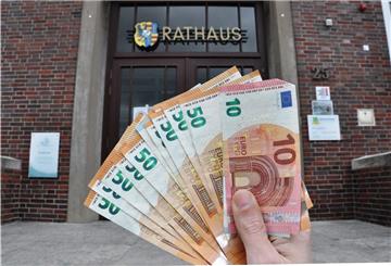 Nach dem ersten Prüfbericht des städtischen Rechnungsprüfungsamtes und einer Akteneinsicht anlässlich der Greensill-Affäre hatten Fraktionsmitglieder der CDU und FDP die Verwaltung scharf kritisiert. Nun reagiert die SPD-Stadtratsfraktion und fordert CDU und FDP zu mehr Sachlichkeit auf.