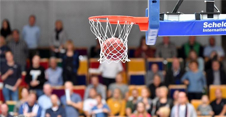 Politiker nehmen Stellung zum Abstieg der Eisbären Nach dem Erstliga-Abstieg ist die Zukunft der Eisbären unklar. Die Lokalpolitik will die Profi-Basketballer auch in der ProA unterstützen.