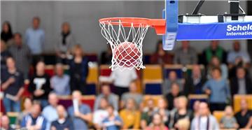Nach dem Erstliga-Abstieg ist die Zukunft der Eisbären unklar. Die Lokalpolitik will die Profi-Basketballer auch in der ProA unterstützen.