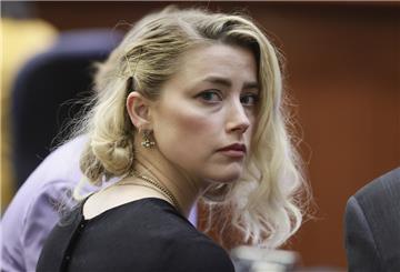 Nach dem Gerichtsurteil wolllen Amber Heards Anwälte nun die Identität eines Geschworenen prüfen.