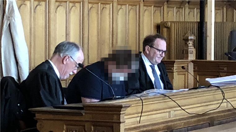 Mutter des Angeklagten behauptet: ICH habe Ekaterina getötet Nach dem Geständnis seiner Mutter sackte der Angeklagte auf der Anklagebank in sich zusammen.