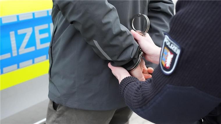 Freigelassener Tatverdächtiger nun in Untersuchungshaft Nach dem gewaltsamen Tod eines 56-Jährigen sitzt ein Tatverdächtiger nun wieder in Untersuchungshaft. (Foto Illustration)