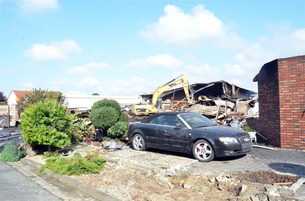 Nach dem Großbrand im Loxstedter Gewerbegebiet. Foto: Schmonsees