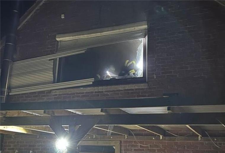 Schiffdorf: Mann rettet Baby und Hund aus brennender Wohnung Nach dem Löschen wurde die Wohnung von der Feuerwehr entlüftet.