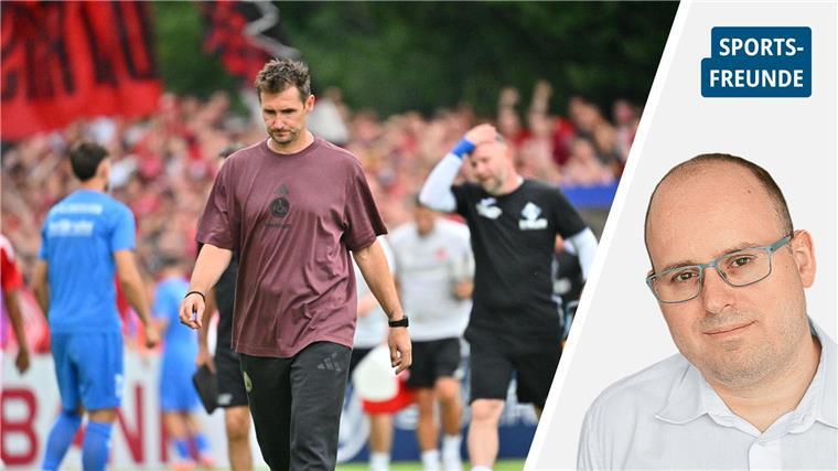 Weltmeister auf dem Platz, daneben Lehrling