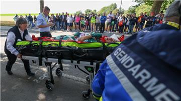 Nach dem Sturz ging es für den Belgier Jasper Philipsen gleich ins Krankenhaus.