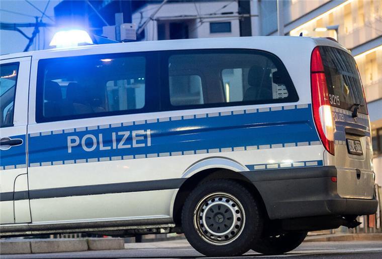 Tödlicher Verkehrsunfall in Oldenburg - Zeugen gesucht Nach dem tödlichen Unfall am Freitag wurde die Edewechter Landstraße vorübergehend gesperrt (Symbolbild)