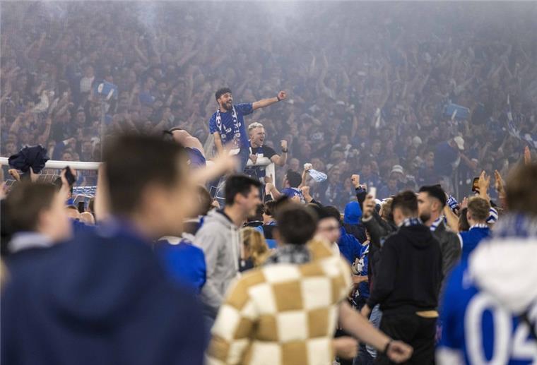Fritz: Werder hat Platzsturm-Szenario noch nicht besprochen Nach dem Trend zum Platzsturm wie am vergangenen Samstag auf Schalke hat Aufstiegsfavorit Werder Bremen das Szenario noch nicht thematisiert.