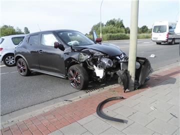 Nach dem Unfall im Fischereihafen am Donnerstagmorgen wird der Schaden auf 16.000 Euro geschätzt.