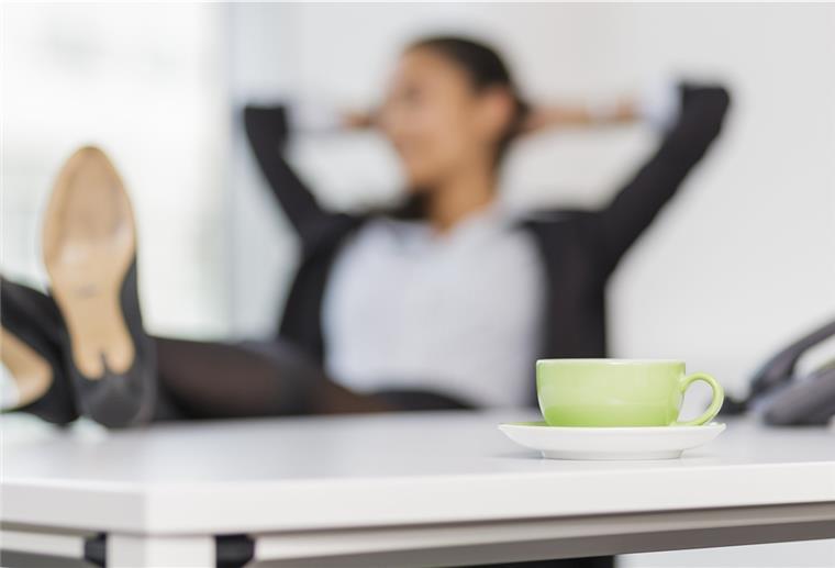 Motivationsloch: Was hilft gegen Post-Holiday-Blues? Nach dem Urlaub entspannt in den Arbeitsalltag starten - das gelingt auch mit kleinen Tagträumen in der Pause.