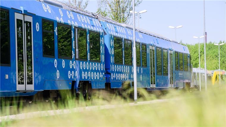 Nach dem Vorfall in der Regionalbahn sucht die Bundespolizei einen jungen Mann - den mutmaßlichen Täter (Symbolbild)