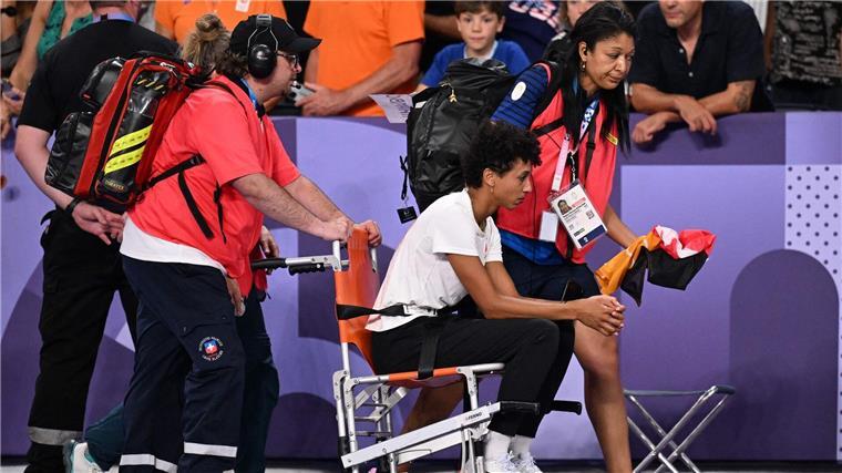 Mihambo nach dramatischem Abend: „Silber strahlt golden“ Nach dem Wettkampf ging es Malaika Mihambo schlecht.