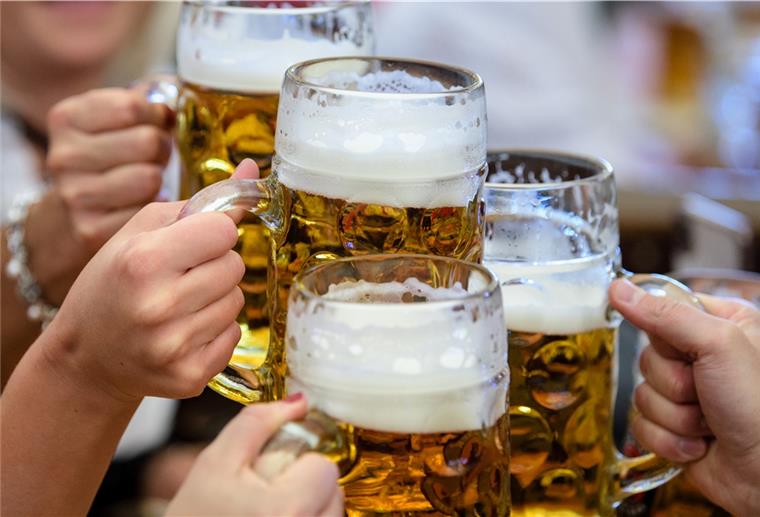 Bremen: Konsequenzen nach dem Party-Wochenende Nach den alkoholbedingten Ausschreitungen am Wochenende, droht jetzt die Sperrstunde.