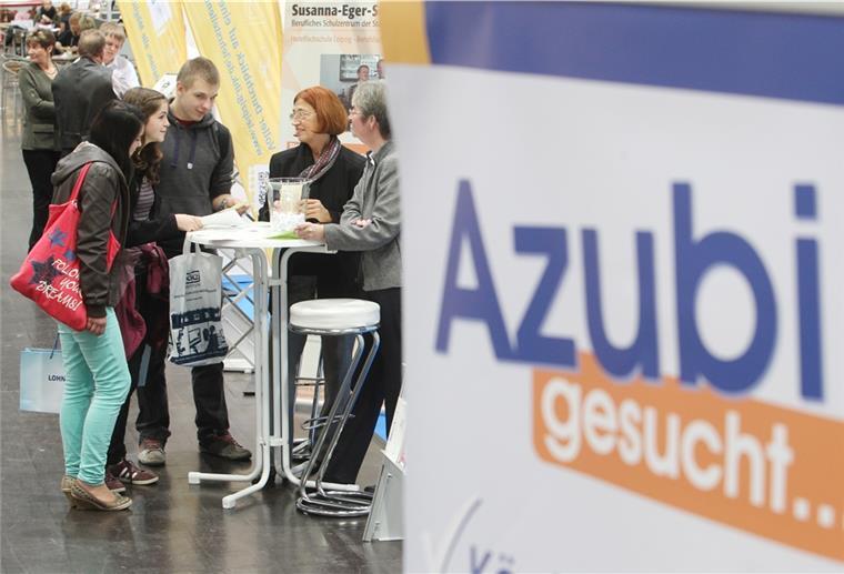 Cuxland: Auszubildende und Betriebe finden nicht zueinander Nach den ersten sechs Monaten des Berufsberatungsjahres wurde eine Zwischenbilanz gezogen. Dabei wird vor allem eines deutlich: Auszubildende und Betriebe finden nicht zueinander.