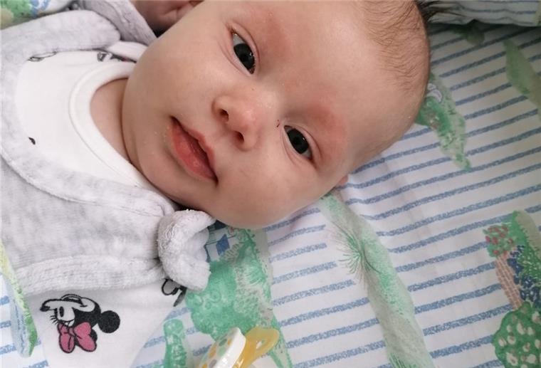 Amalia sucht eine Knochenmarkspende Nach der Antikörper-Therapie braucht die 13 Wochen alte Amalia eine Knochenmarkspende.